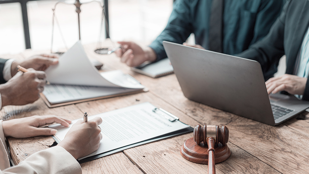 Divisia Treuhand Gericht Entscheid Verhandlung Untersuchung