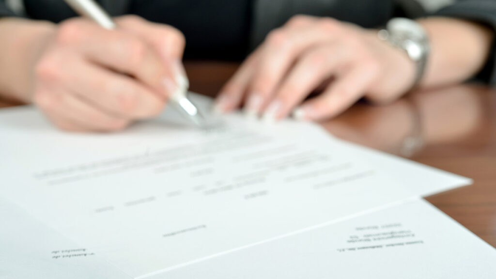 Divisia Treuhand 1200x675 Unterschrift Papierform Vertraege